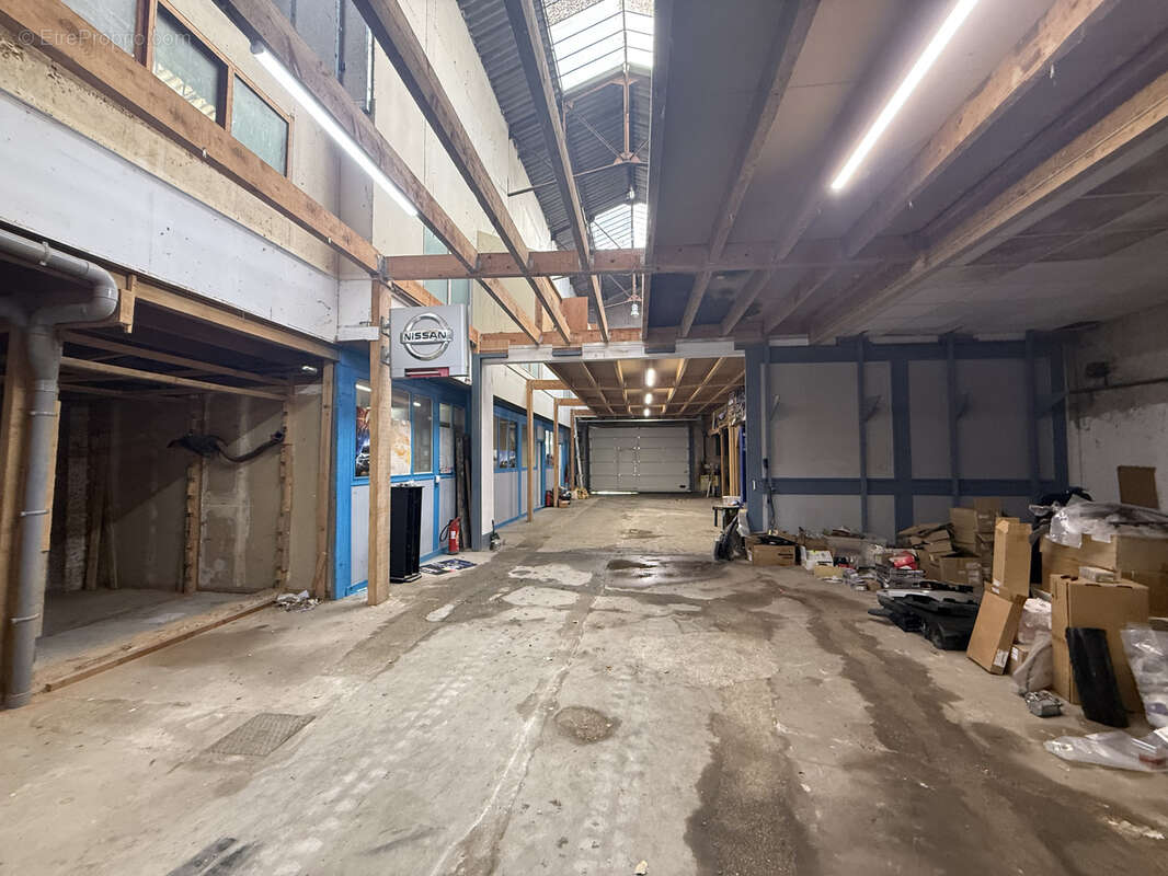 Commerce à SAINT-JEAN-D'ANGELY