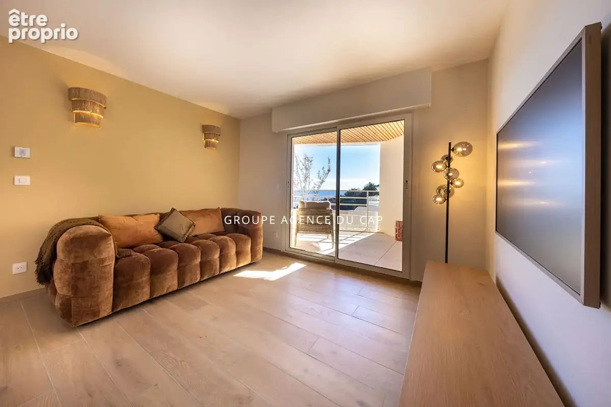 St raphael, pied dans l'eau, duplex 3 pieces de 63 m²  en rez de jardin  + terrasse face mer, parking privé, piscine et acces di - photo 14