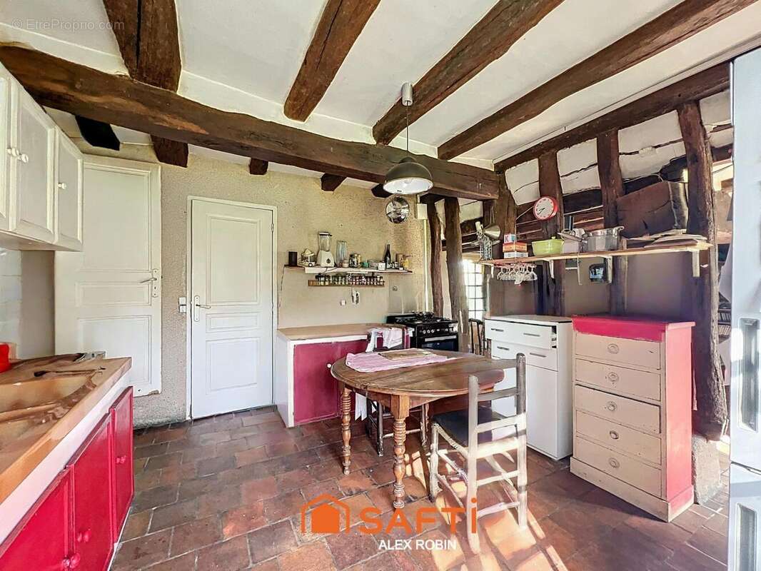 Maison 212 m² à Saint-Laurent-En-Gatines  - photo 9