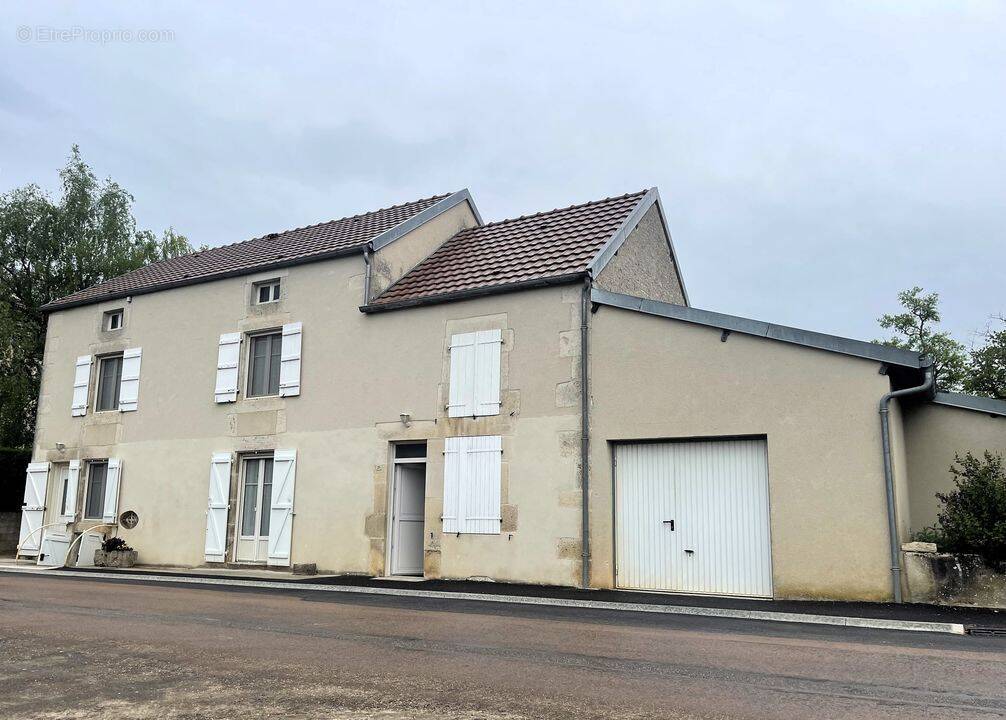 Maison à PERROGNEY-LES-FONTAINES