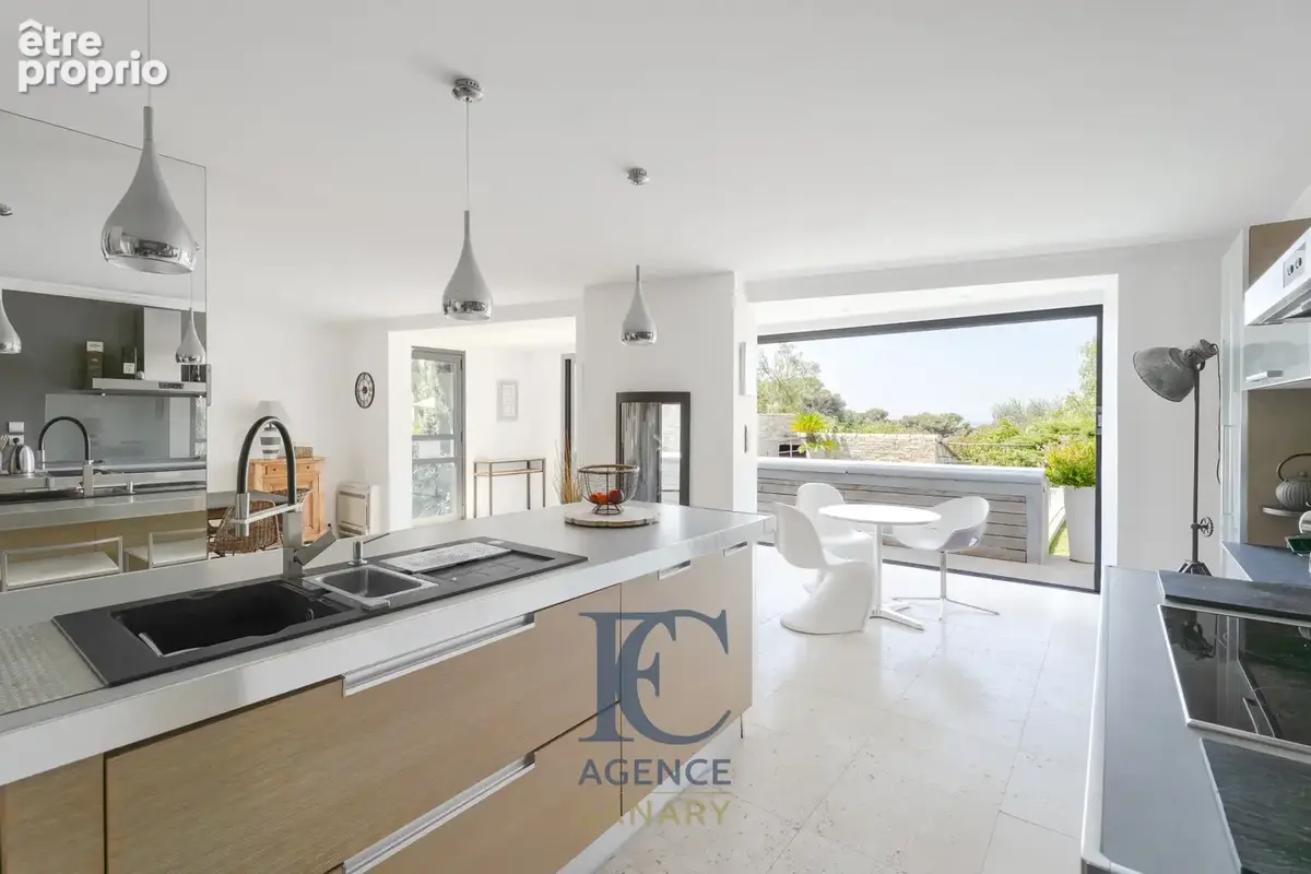 La Cride, Maison de 170 m2 habitables avec piscine, aperçu mer et garage - photo 4