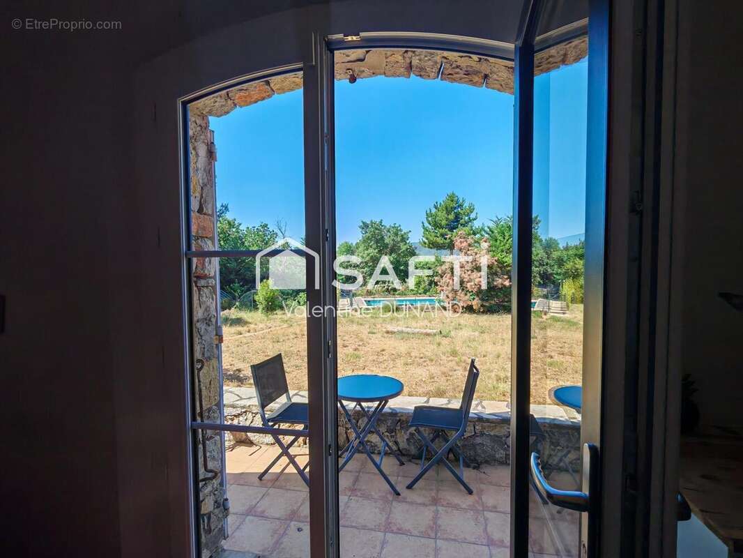 Maison 113 m² à La Roquebrussanne  - photo 9