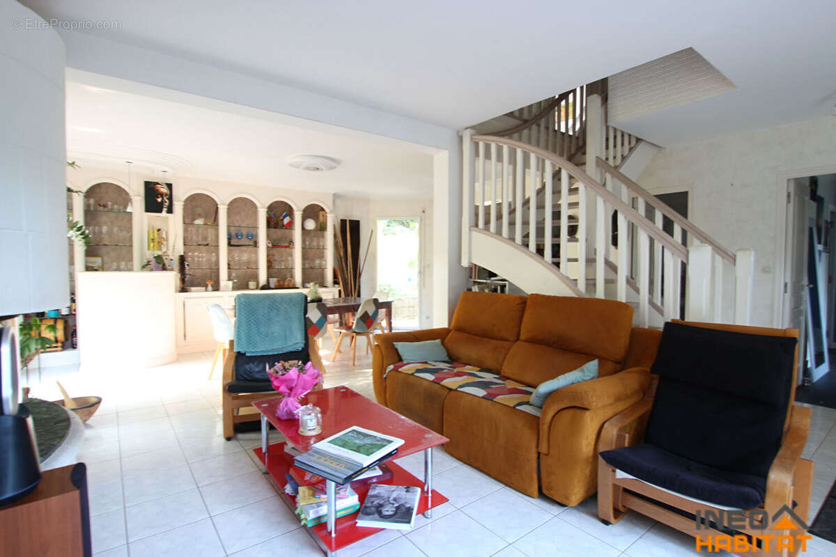 Maison à BOURG-DES-COMPTES