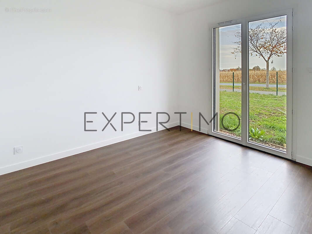 Maison à FONTAINE-ETOUPEFOUR