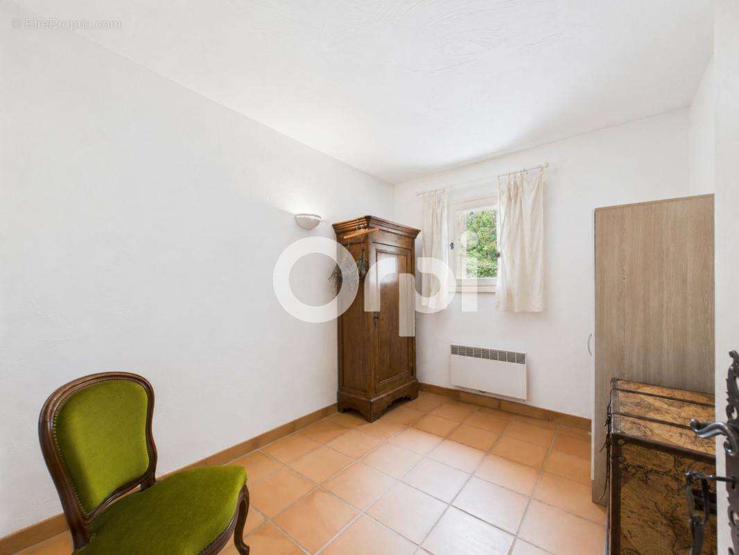 Propriete grand terrain plat + maison plain-pied - plusieurs dependances / annexes - a rafraichir - calme absolu / aucun vis-a-v - photo 11