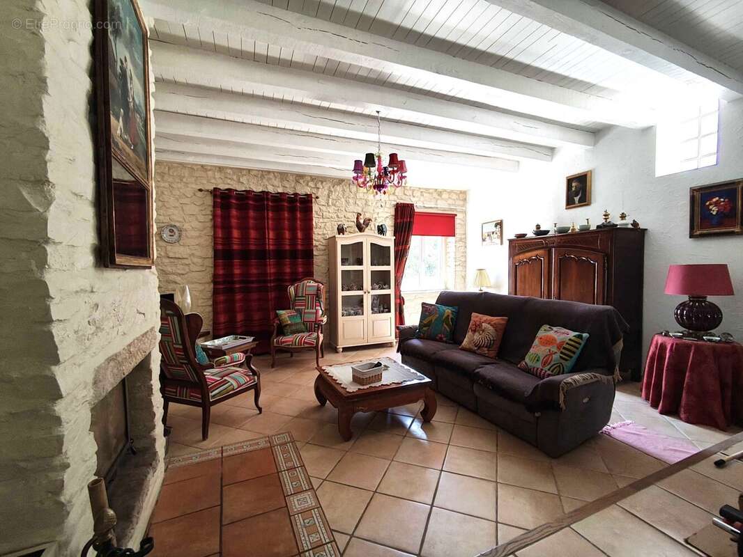 Maison 173 m² à Chasseneuil-Sur-Bonnieure  - photo 9