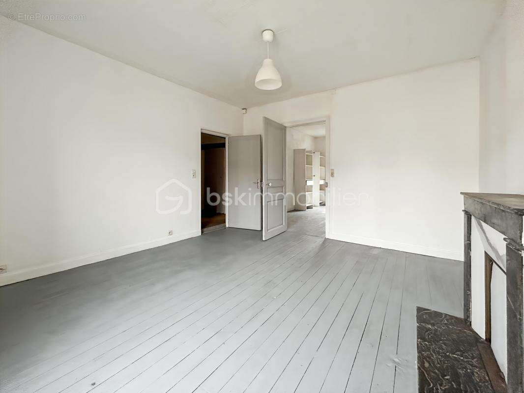 Maison à SAINT-JULIEN-DU-SAULT