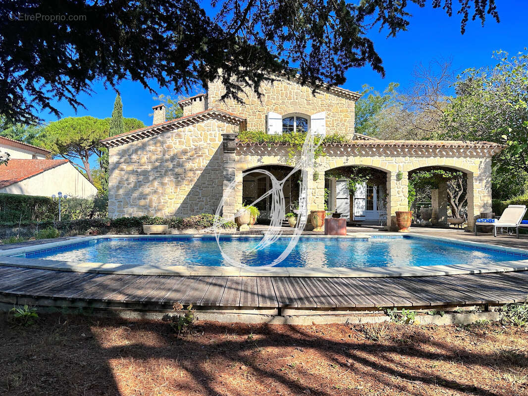 Maison de charme de type 5, 4 chambres avec piscine, garages sur plus de 1 000 m2 de terrain à Juvignac - photo 23