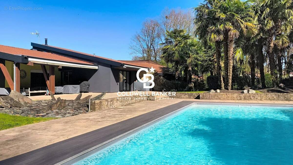 Maison à LES HERBIERS