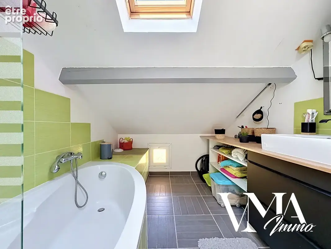 Val d'Oingt / Maison de 120m2 sur une parcelle de terrain de 920m2. - photo 17