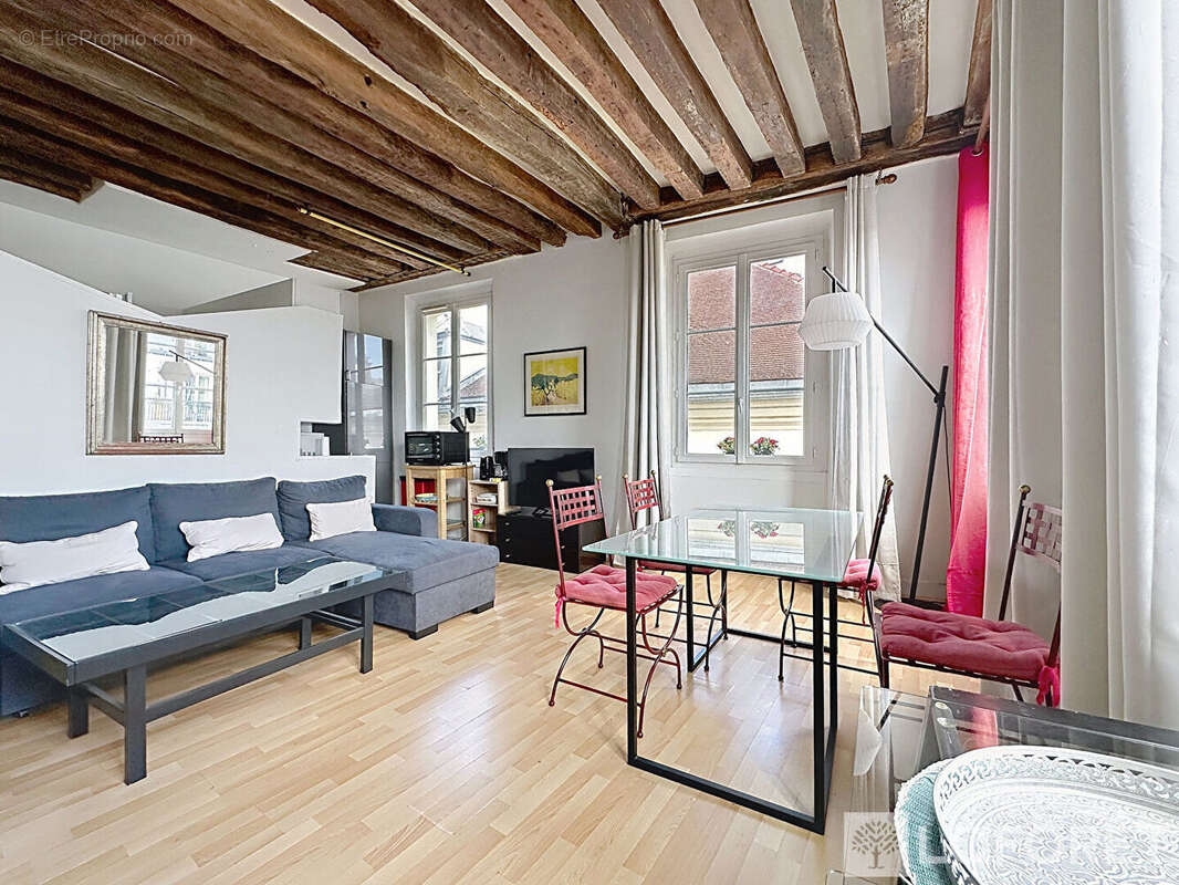 Appartement à PARIS-1E