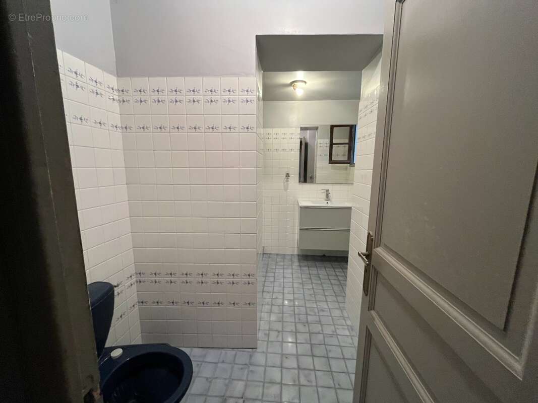 SALLE D'EAU RDC LOGEMENT 1 - Maison à VACQUEYRAS