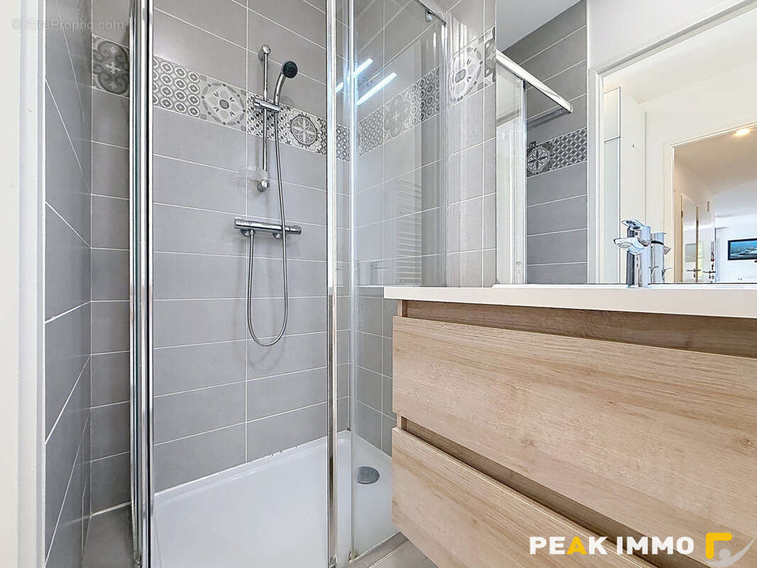 Appartement T3 de 76,48 m2 - terrasse - balcon et garage en sus - photo 10