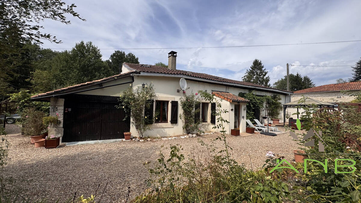 Maison à SAINT-ADJUTORY