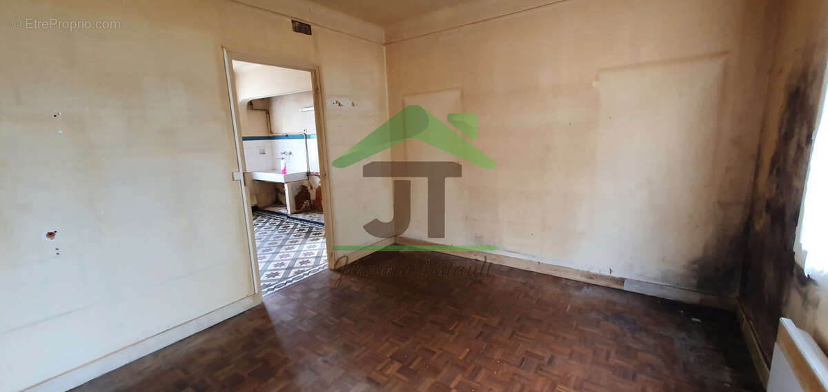 À Châteaudun, immeuble avec 2 logements 56000 € - photo 8