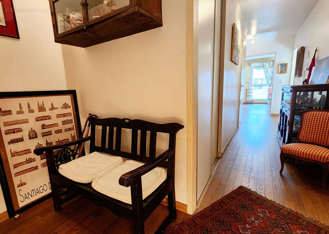 Appartement à LA GARENNE-COLOMBES