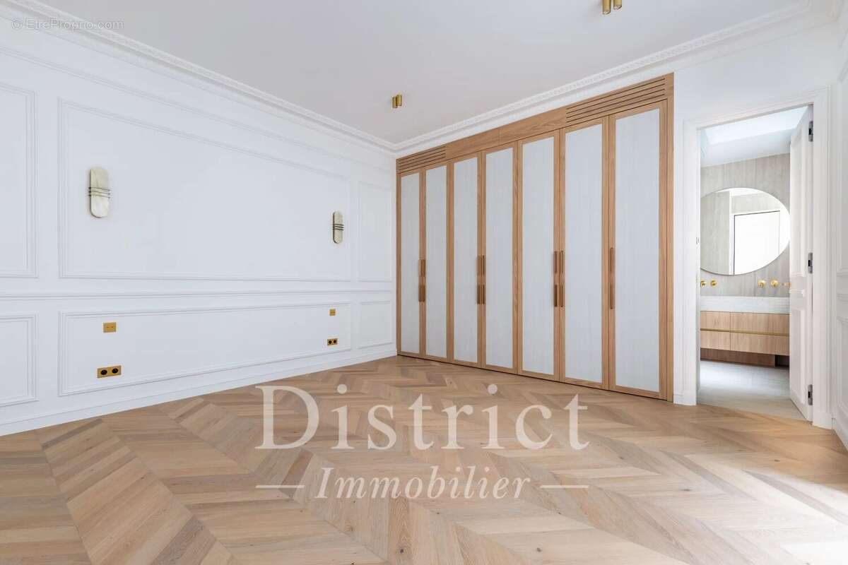Appartement à PARIS-8E