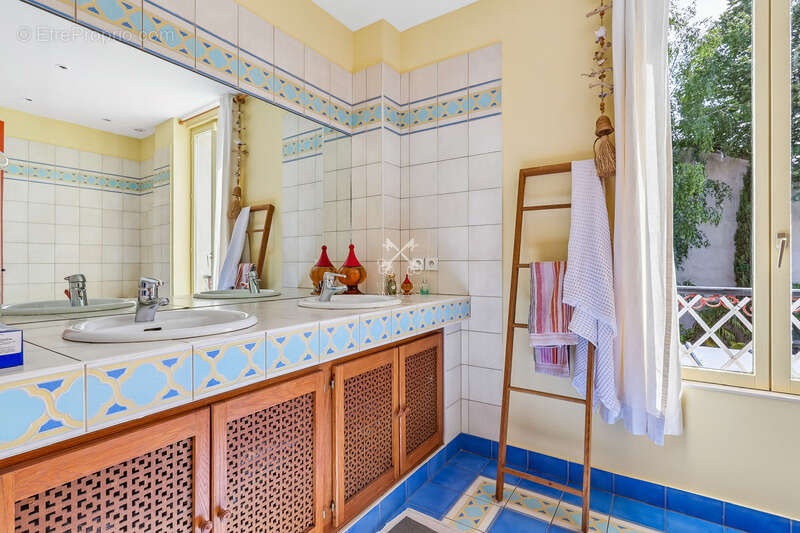Maisons-Alfort / Charentonneau : belle maison familiale avec jardin - photo 8
