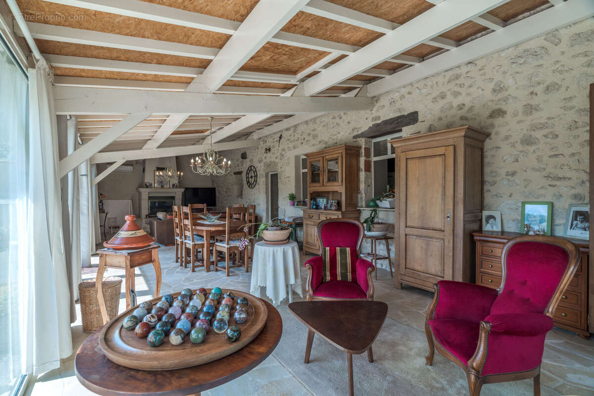Maison à SAINTE-COLOMBE-DE-VILLENEUVE