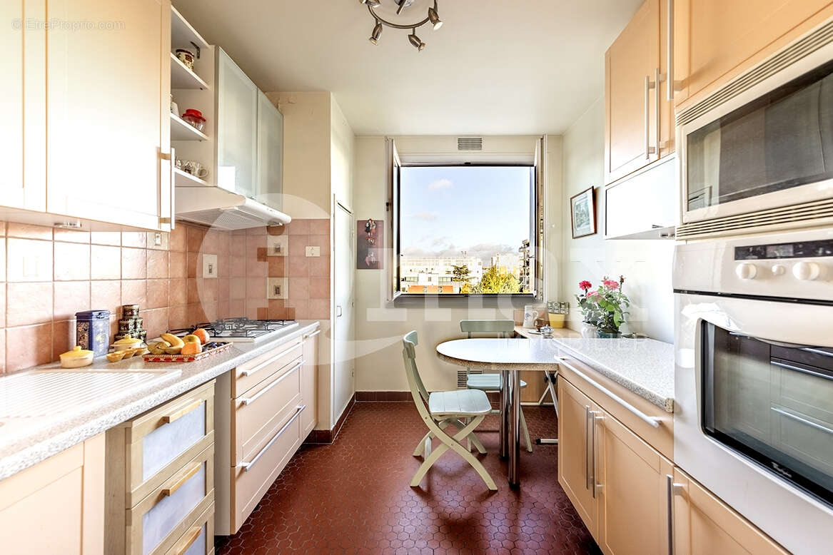 Appartement à COURBEVOIE