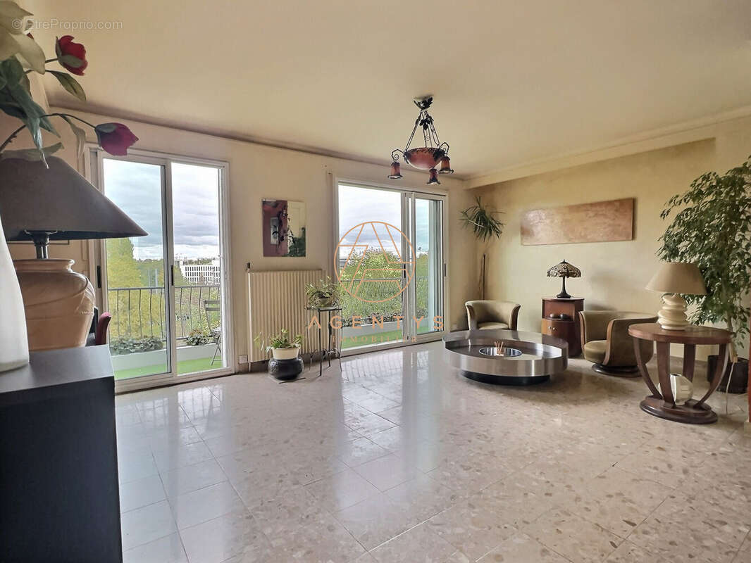 Appartement à SAINT-MAUR-DES-FOSSES