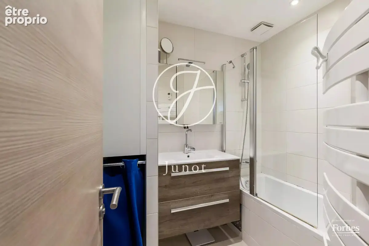 Paris 7e - RUE CLER - Appartement - 5 pièces - 78,60m² Carrez - 79,50m² au sol - 3 chambres - Rénové - Vue tour Eiffel - photo 13