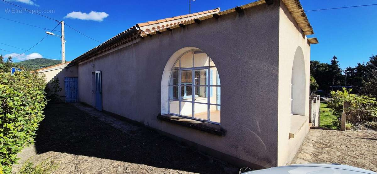 Appartement à CEYRESTE