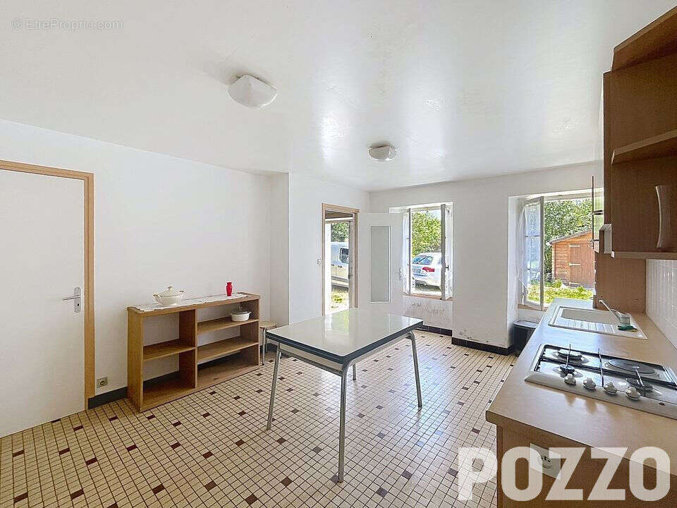 À vendre dans Saint lo : maison F5 (111 m²) - photo 2