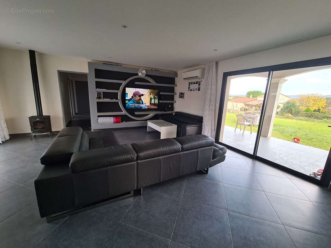 Maison avec un terrain de 1000 m² environ - photo 3