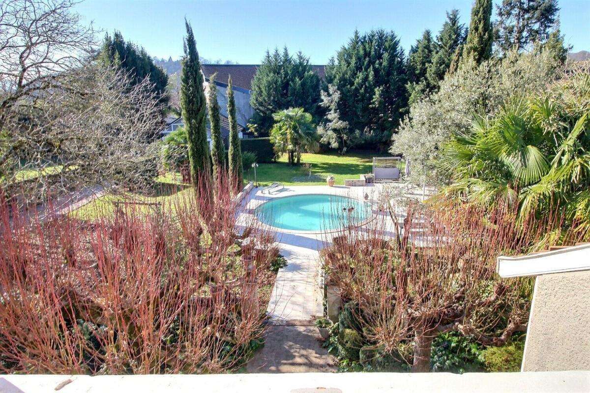 Sud de Pau, à 5mn du centre ville, Propriété composée de deux maisons : Maison de Maitre de 1920, de 275m2, piscine, parc arboré - photo 14