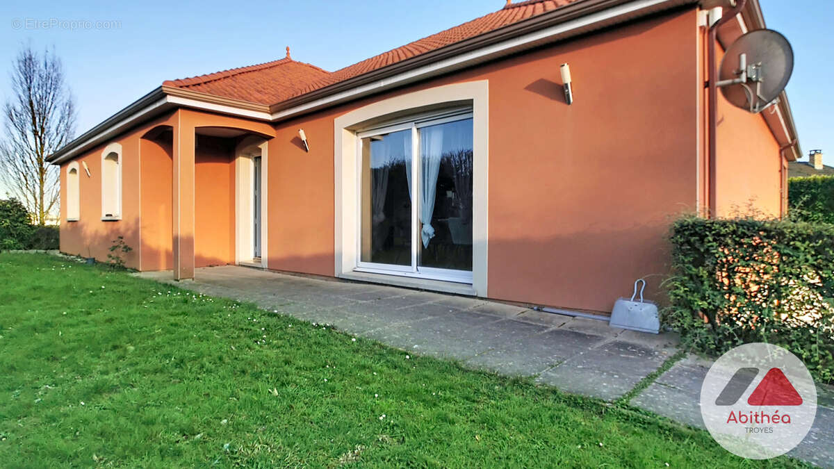 Maison à LAVAU
