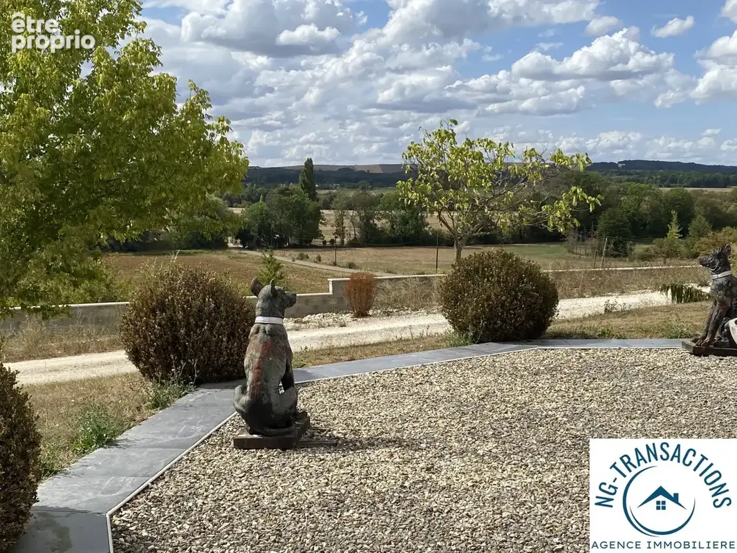 Belle maison de plain-pied avec une vue panoramique sur la campagne. - photo 5