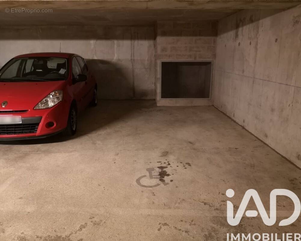 Photo 1 - Parking à PONTOISE