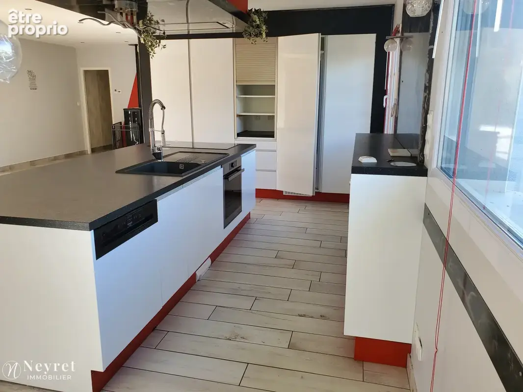 Maison 8 pièces 202 m² à vendre à Saint-Medard-En-Forez (42330) - photo 6