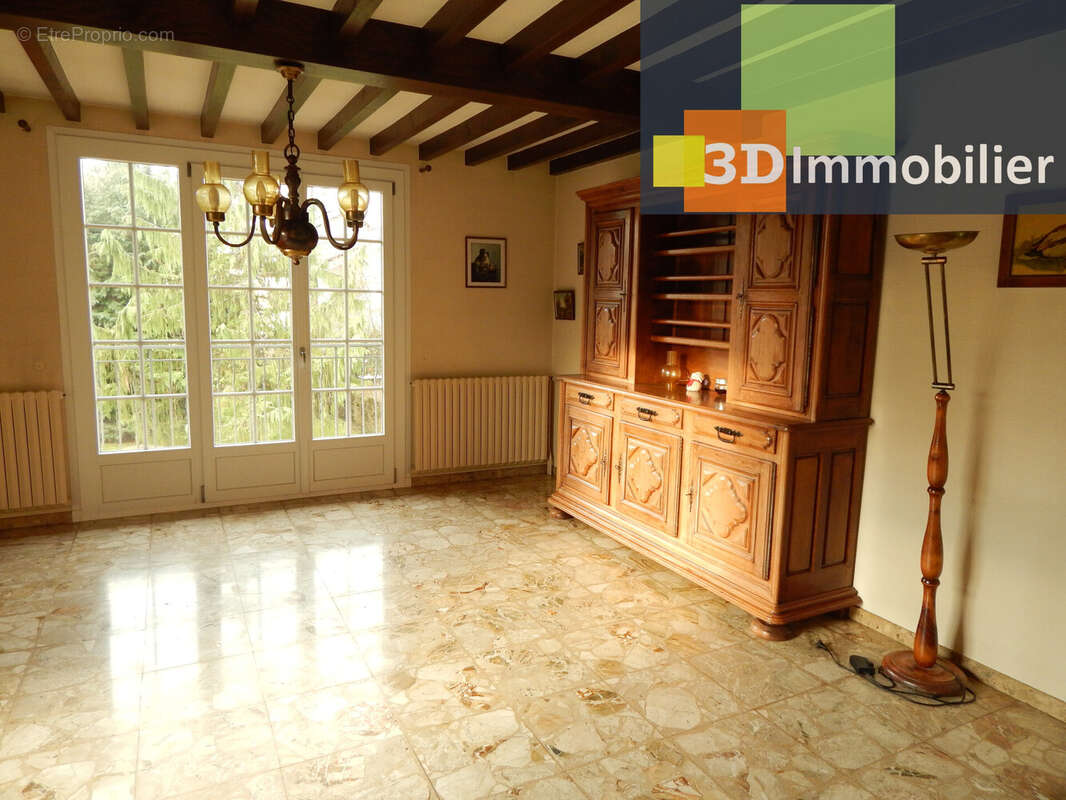 SALON SÉJOUR 28 M² - Maison à LONS-LE-SAUNIER