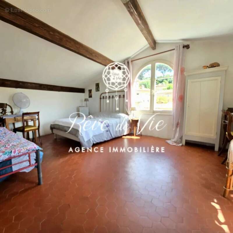 Maison à BORMES-LES-MIMOSAS