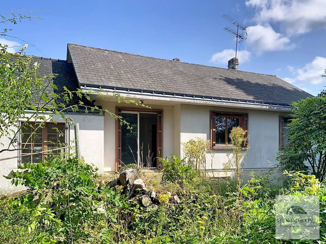 Maison à MONTOURS