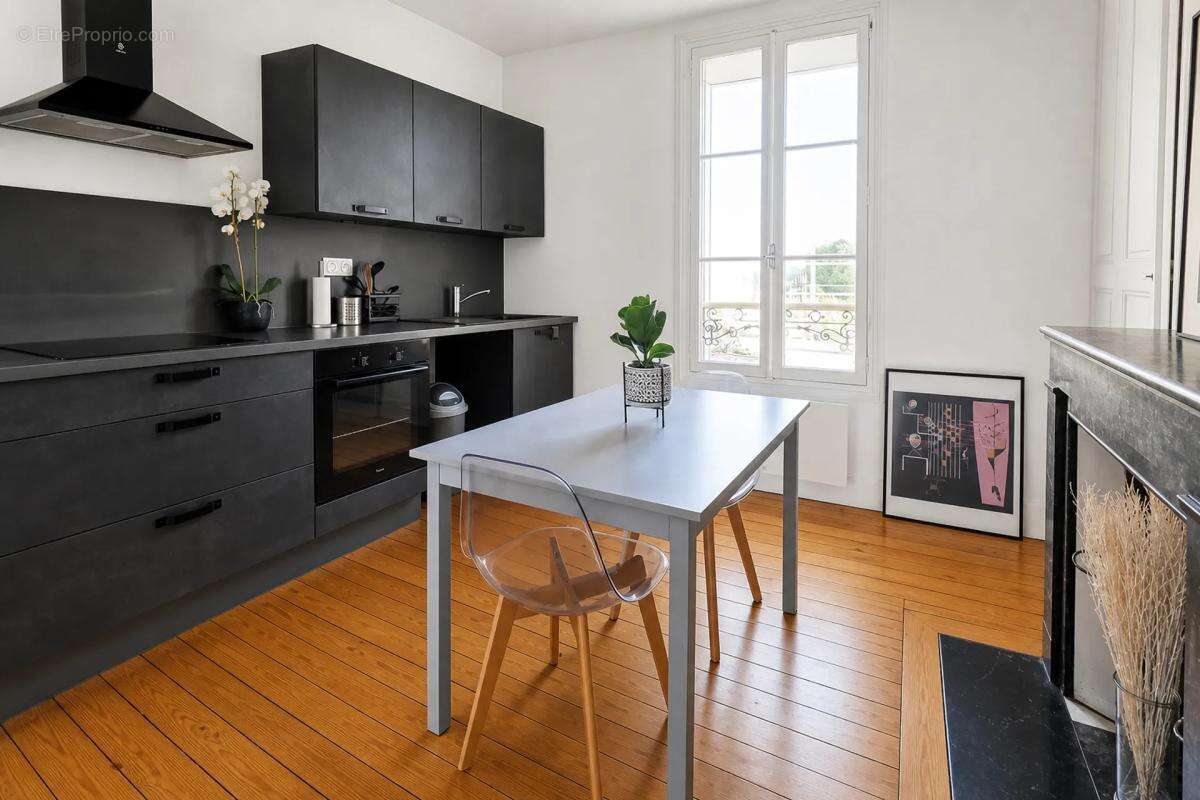 Maison rénovée 100 m² avec jardin et parking - photo 11