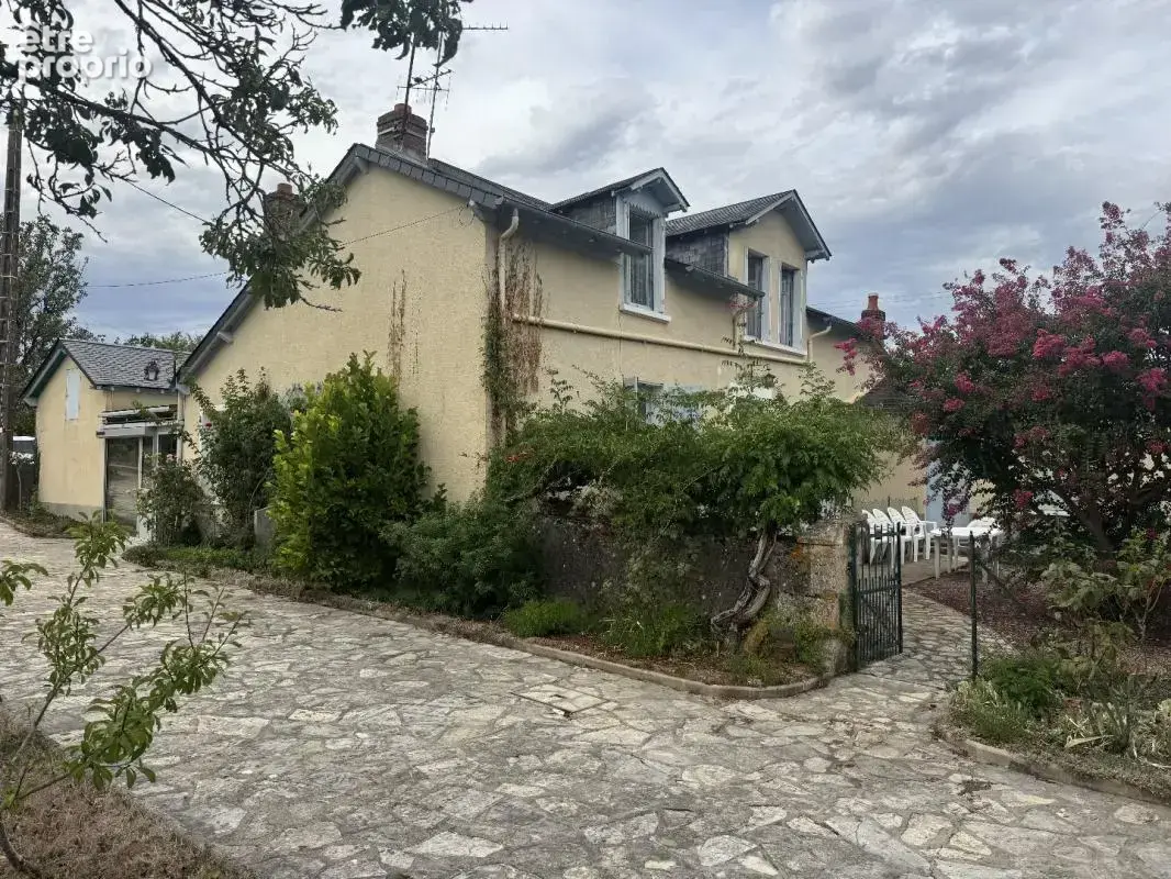 Maison 10 pièces 205 m² à vendre à Saint-Savin (86310) - photo 11