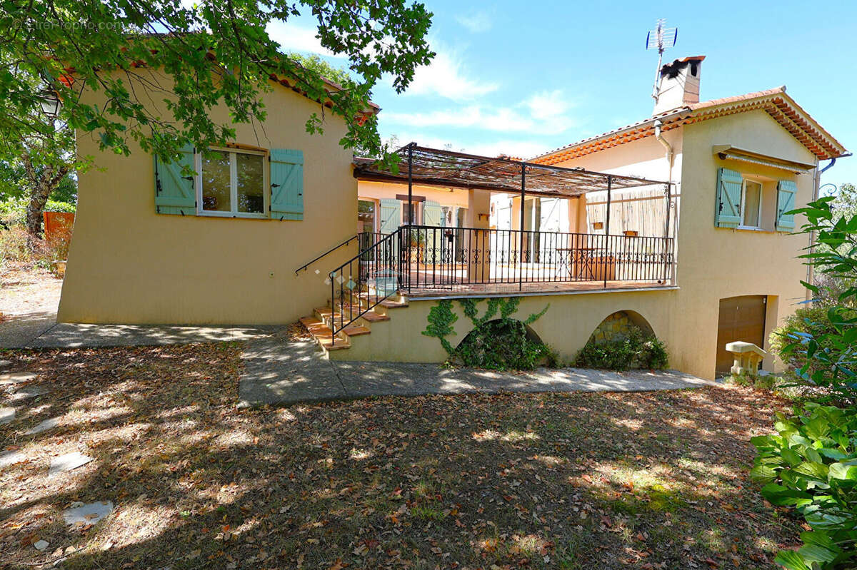 Maison à SAINT-CEZAIRE-SUR-SIAGNE