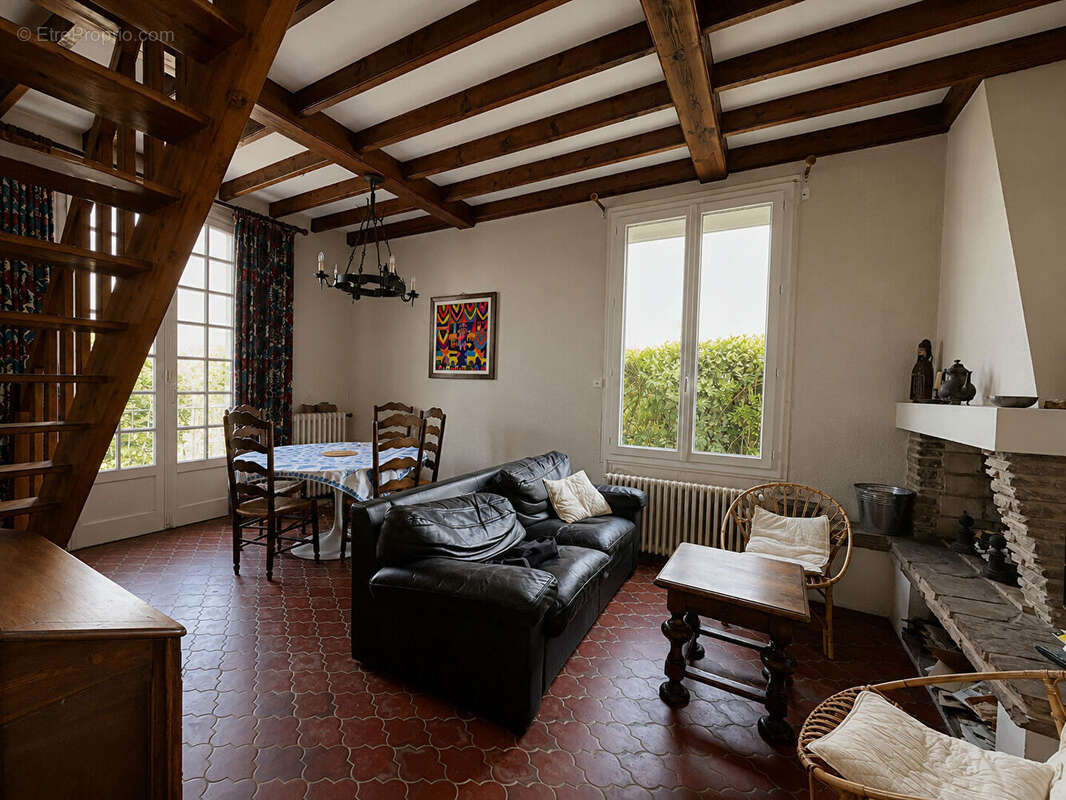 Maison de charme à rénover Royan, à deux pas du marché et de la plage - photo 2