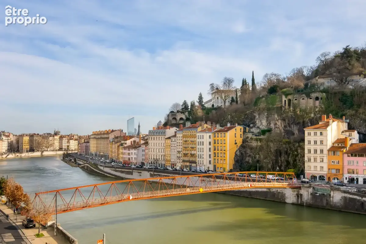 Quai Saint-Vincent, T6 de 180 m2, cachet et vue Saône - photo 2
