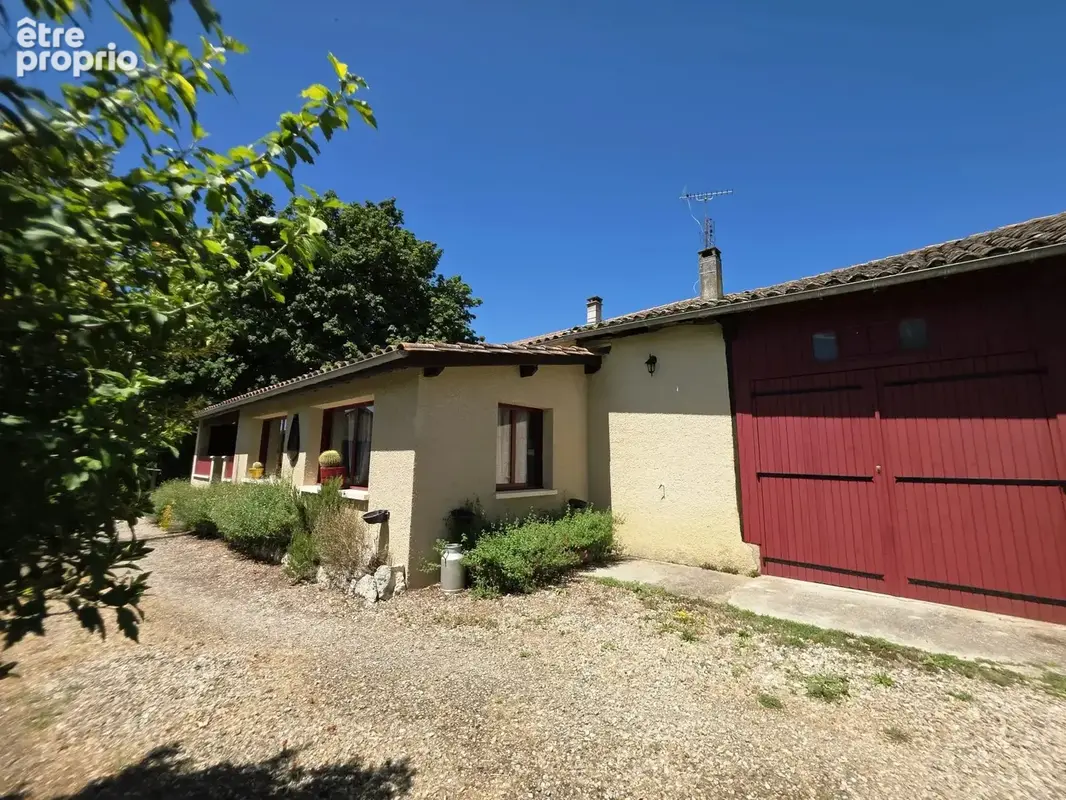 Maison de campagne avec dépendances et terrain proche des commodités - photo 3