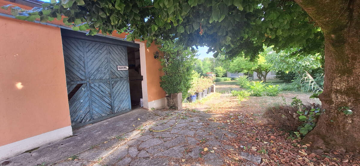 Maison bourgeoise de 190m2,6 chambres,sous-sol,cave,double garage,dependance terrain 806m2. - photo 5