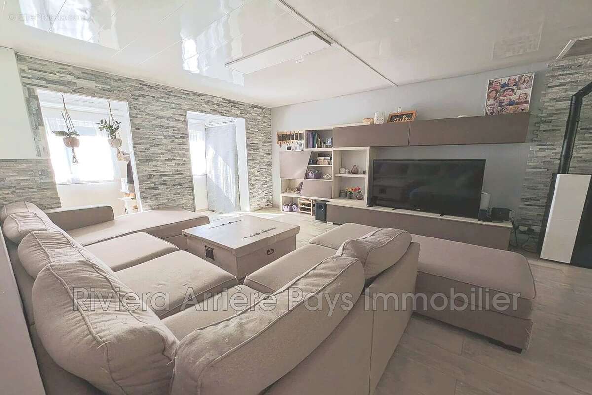 Appartement à TOURRETTE-LEVENS