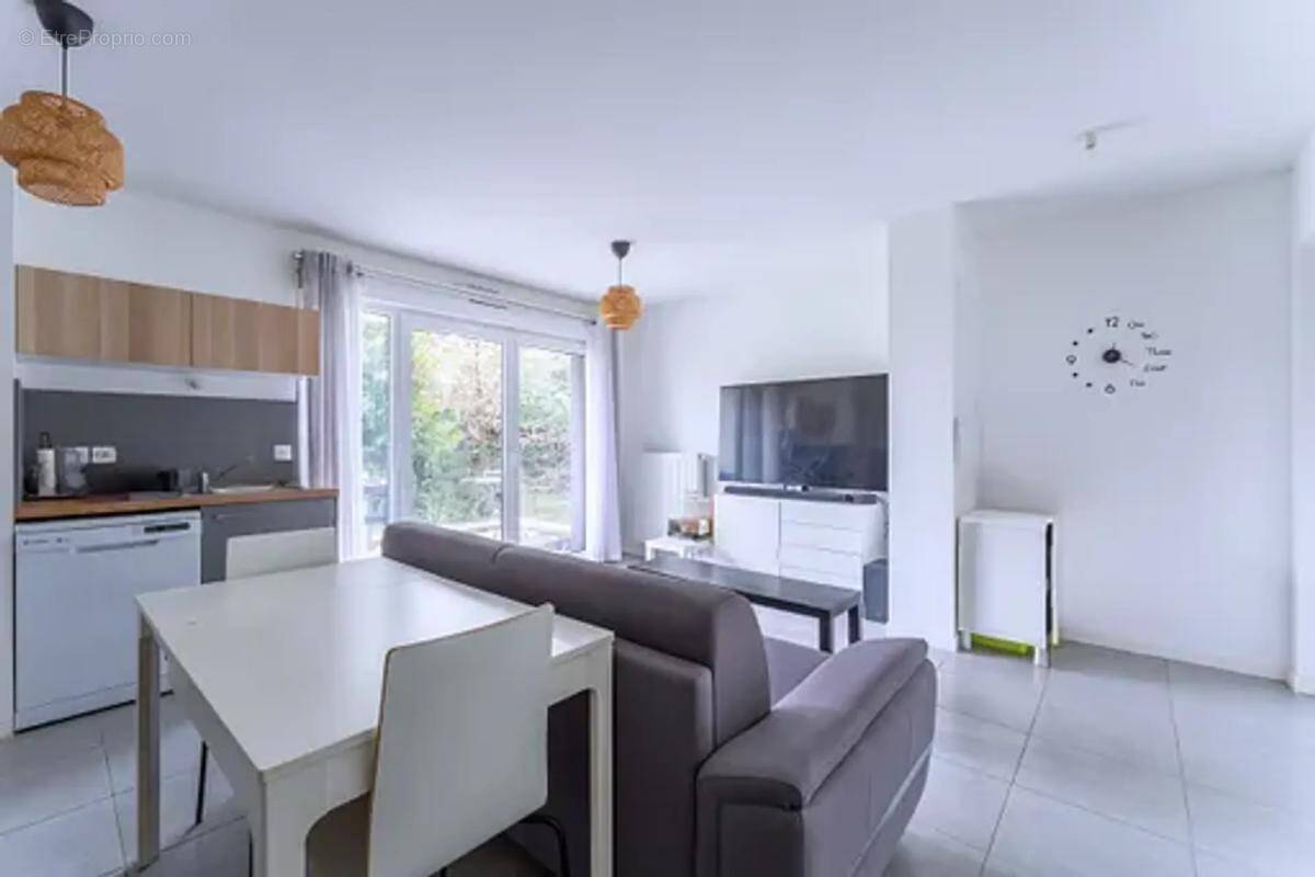 Appartement à PAREMPUYRE