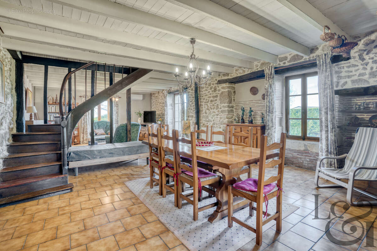 Maison à MONCLAR