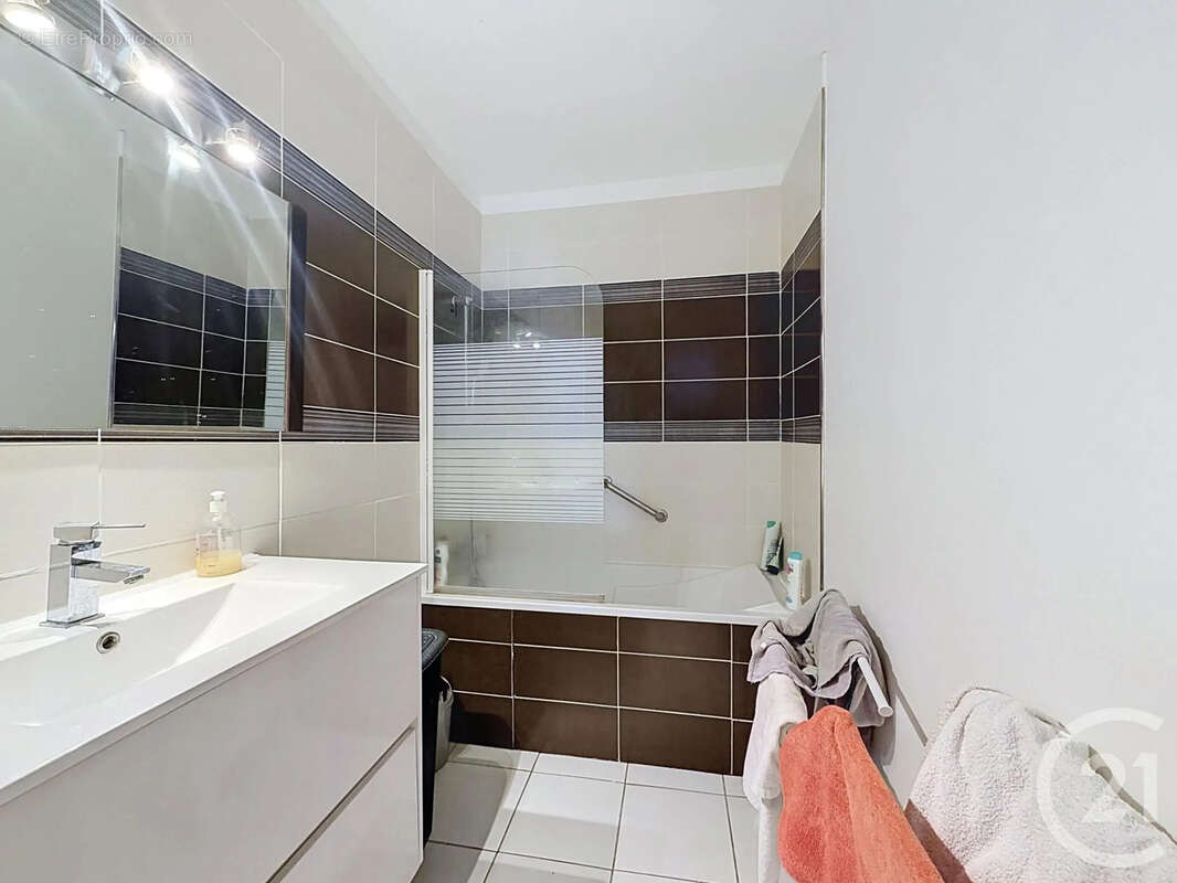 Appartement 77 m² à Saint-Andre-Les-Vergers  - photo 6