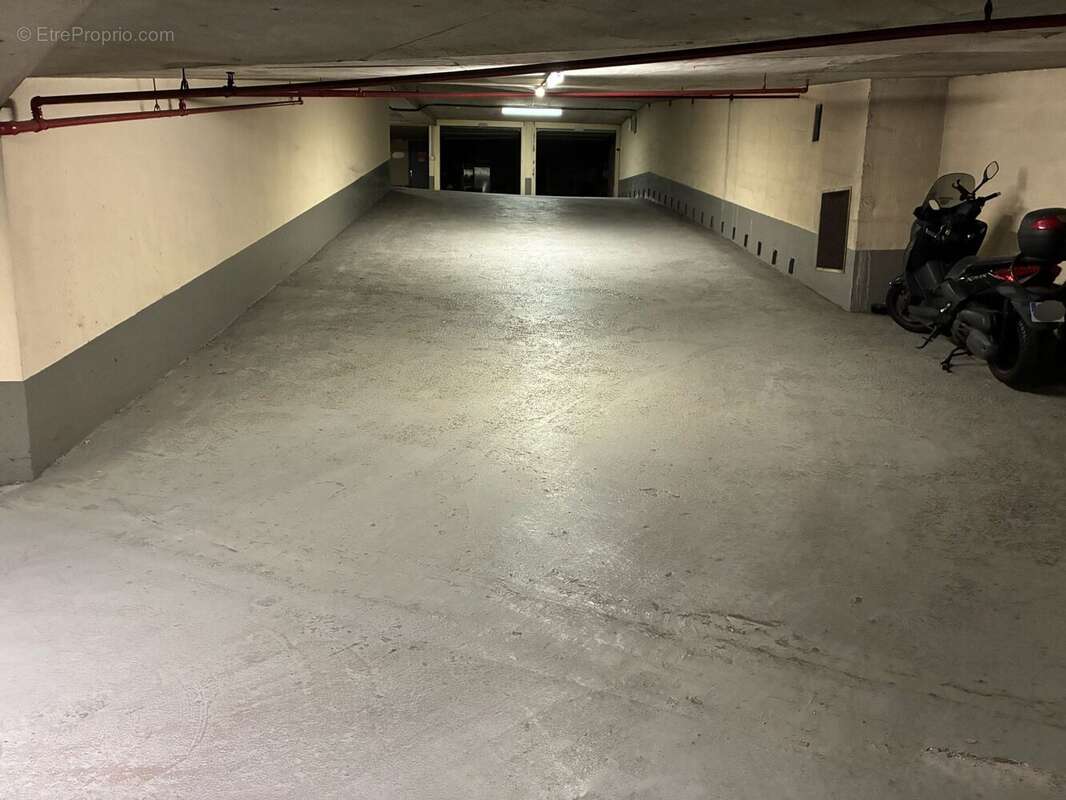 Parking à NEUILLY-SUR-SEINE