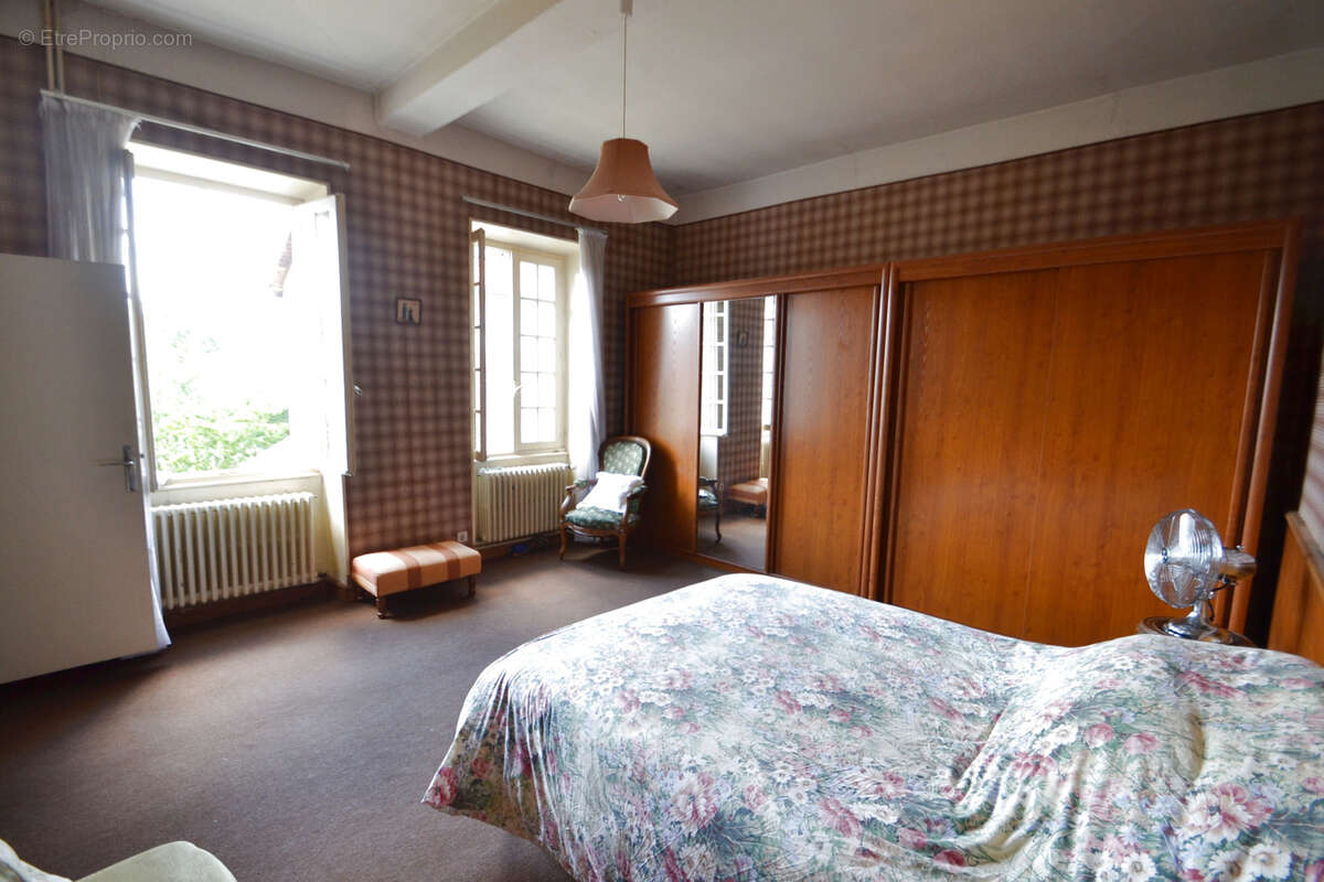 GANNAT, très belle demeure de 275 m2 habitables - photo 7